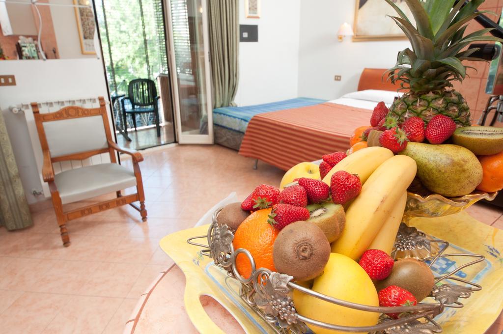 Suites Oliveri Viale Marconi Рим Экстерьер фото
